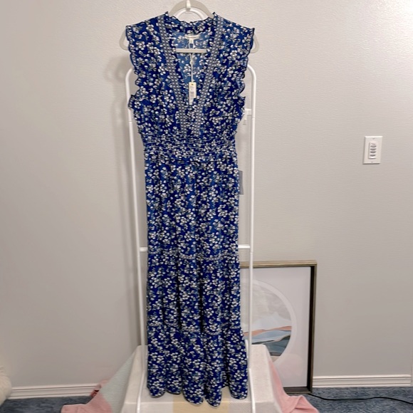Max Studio Dresses & Skirts - NWT Max Studio blue ditsy floral tiered ruffle casual dress